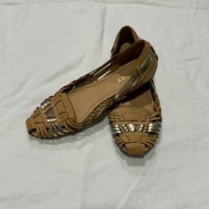 Woven Report Flats Sandals Brown and Metallic size 9